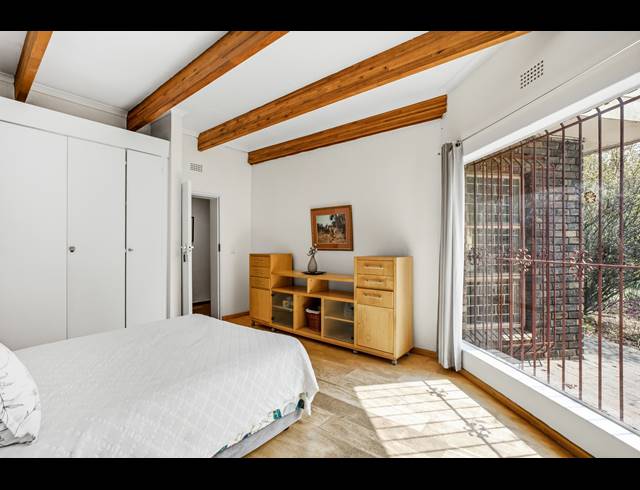 5 BEDROOM HOUSE FOR SALE IN BRYANSTON